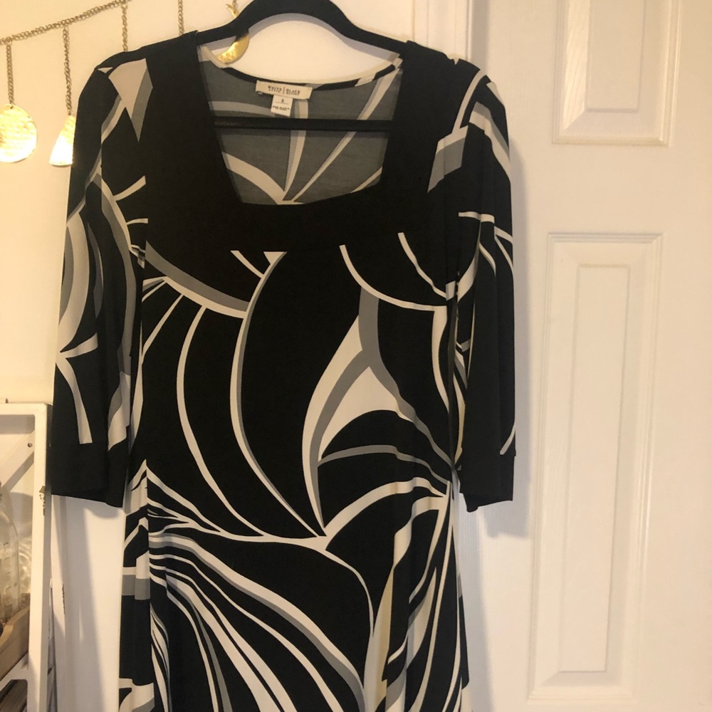 White House black market printed 3/4 sleeve mini dress !!